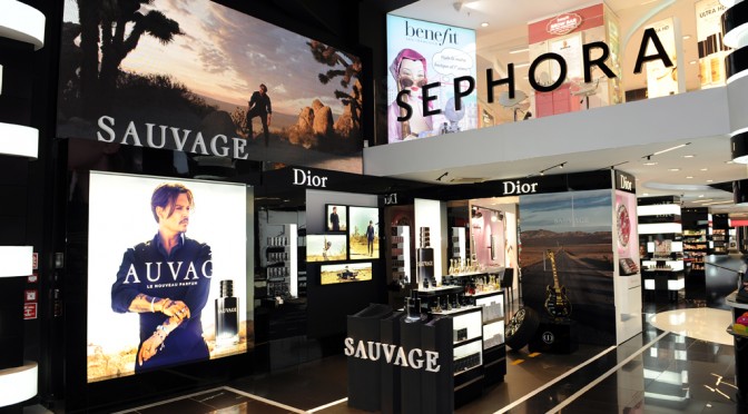 Neon Ferrari, la luce che da trent’anni fa il successo dei grandi brand