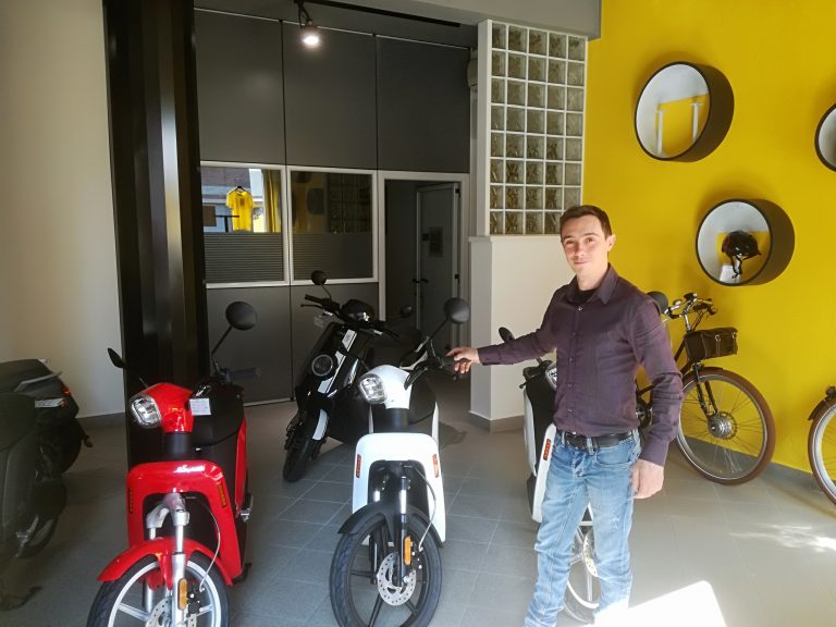 Il serramentista cambia vita e apre lo “store” che non inquina