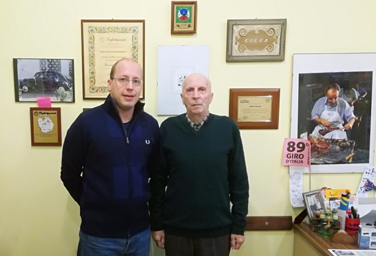 Edera, 50 anni di colle e calzature: «Il mondo è cambiato, un tempo si lavorava nei fine settimana…»