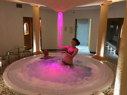 Dpcm e Ordinanza, altro passo verso la normalità: dai cinema ai centri benessere, ecco chi apre